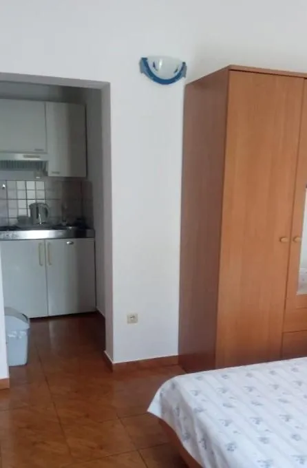 Apartman, Studio And Room Kata Pola 0*,