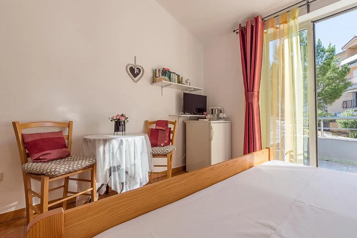 Apartman, Studio And Room Kata Pola Croazia