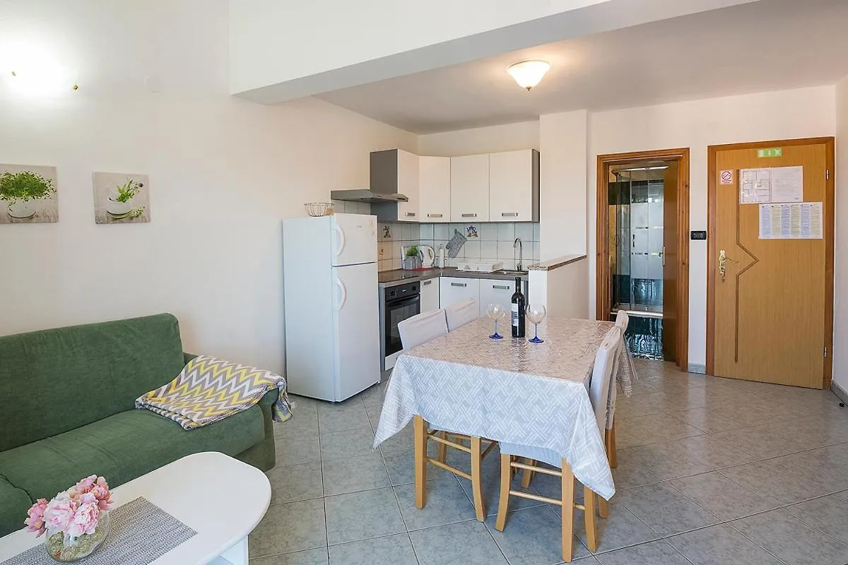 Apartman, Studio And Room Kata Πούλα