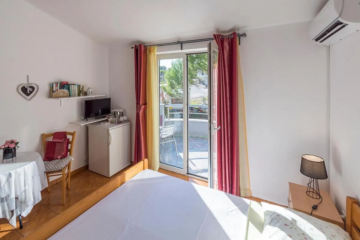 Apartman, Studio And Room Kata Pola 0*,  Croazia