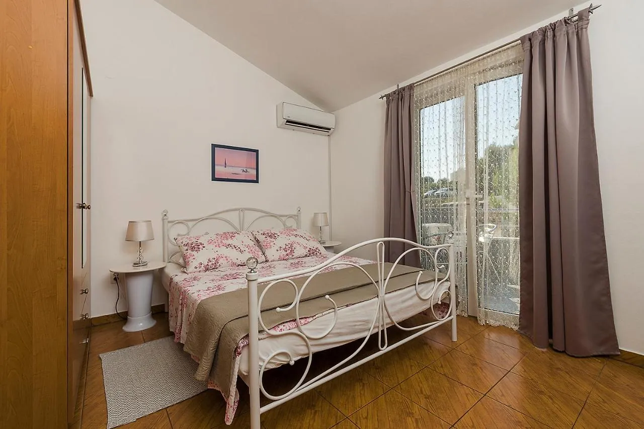 Appartamento Apartman, Studio And Room Kata Pola